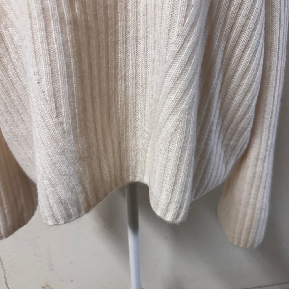 C by Bloomingdales Cashmere mockneck oatmeal flare button sleeves XL sweater - Picture 12 of 13
